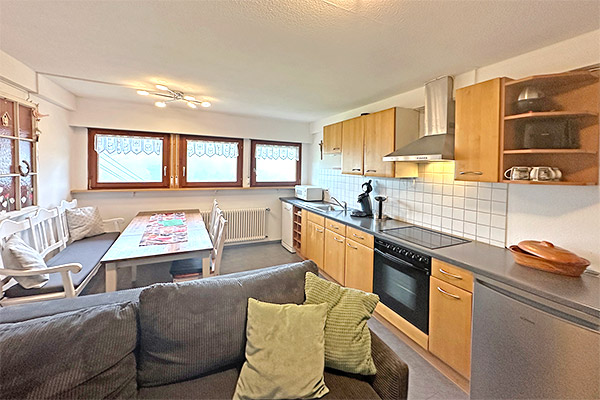 Voll ausgestattete Wohnküche