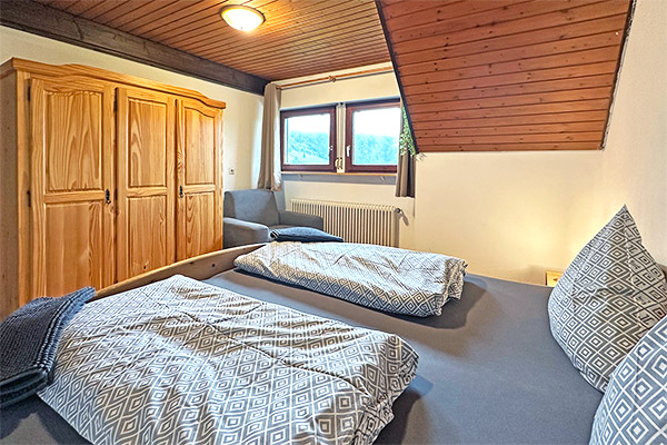 Schlafzimmer mit Doppelbett