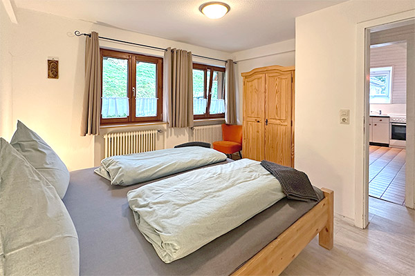 Schlafzimmer mit Doppelbett